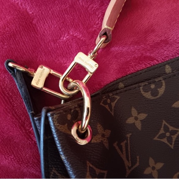Authentic Louis Vuitton Métis Hobo Monogram. In mint condition! Worn twice! - Picture 8 of 11